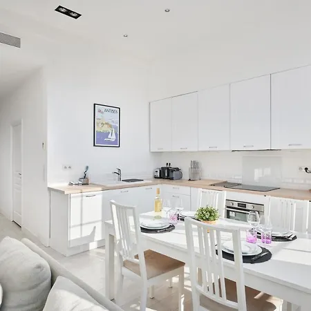 Seasons Suite Antibes Centre 아파트 *